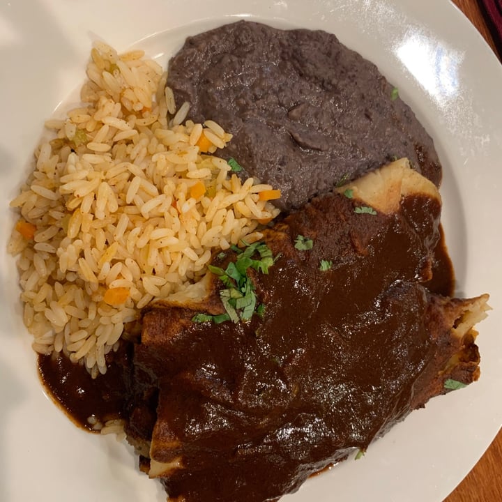 photo of Alondra's Cuisine Enchiladas shared by @mayjaquez on  12 Nov 2020 - review