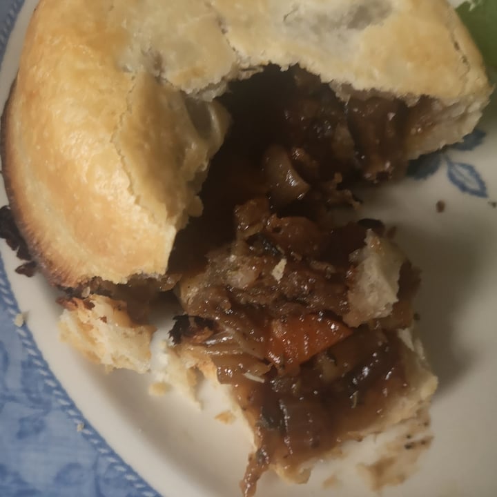 photo of Young Vegans Pie Shop Steak and Ale Pie shared by @sweetsoy on  31 Jul 2020 - review