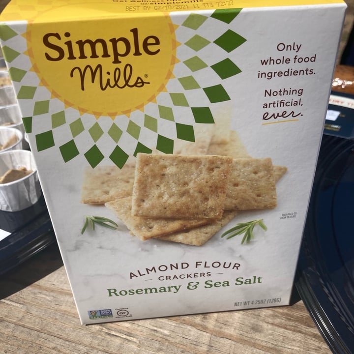 photo of Simple Mills Rosemary & salt almond flour crackers shared by @ocean444 on  13 Mar 2021 - review