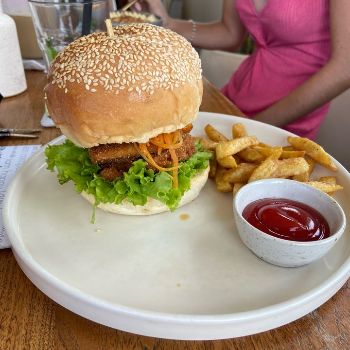 photo of I Am Vegan Babe Cafe Double cheese burger shared by @sebalex on  03 Oct 2022 - review