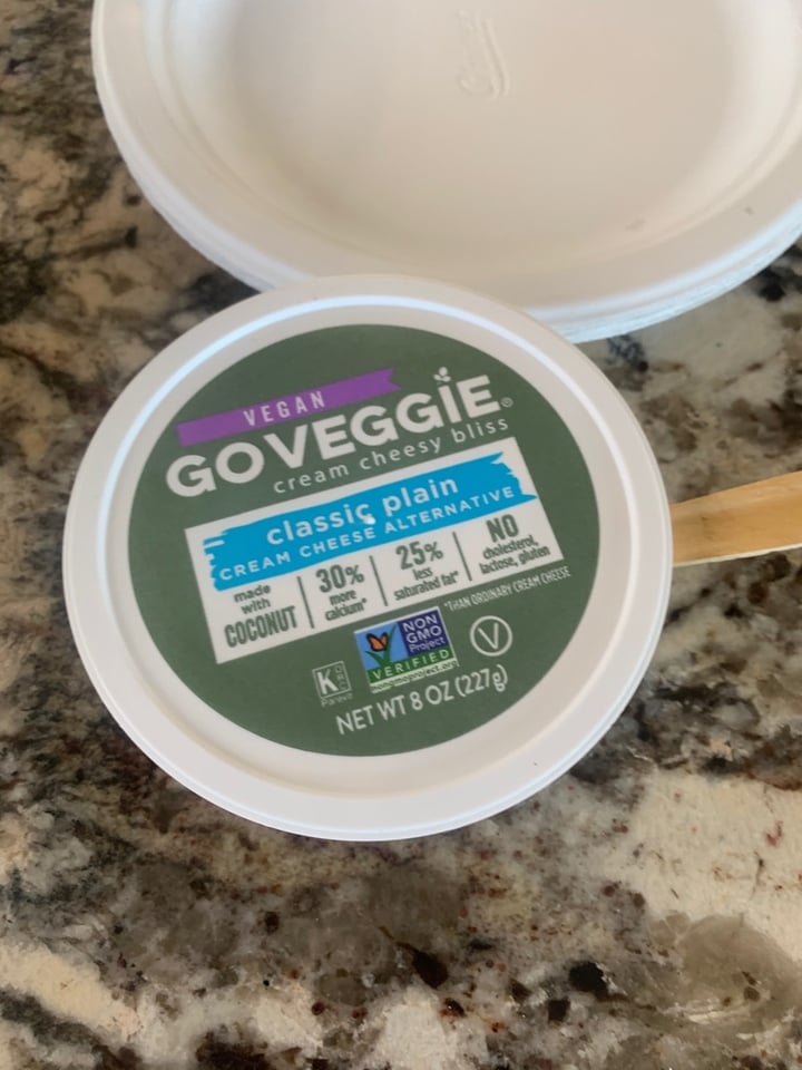 photo of GO VEGGIE Classic Plain Cream Cheese shared by @alexisjsmiller on  08 Feb 2020 - review