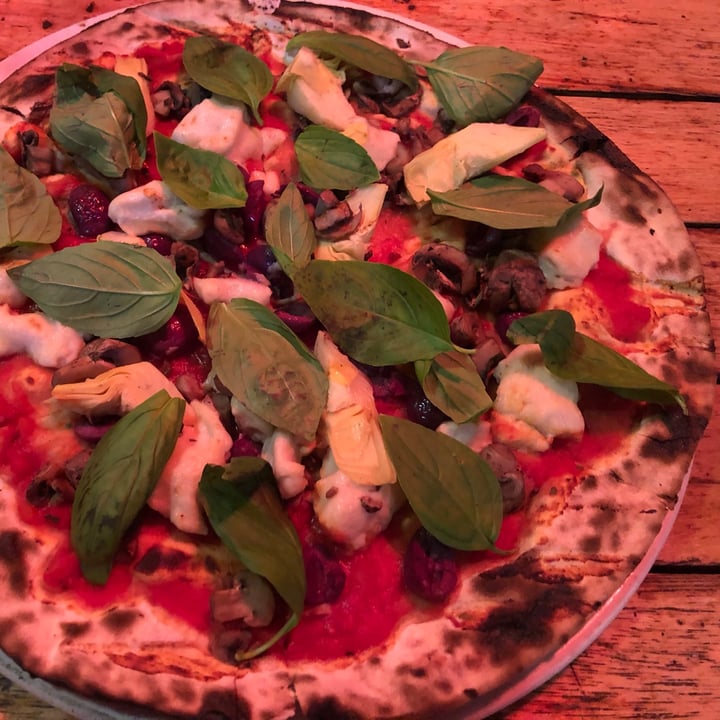 photo of Massimo's Vegetariano Pizza shared by @mikaelaliltved on  28 Sep 2021 - review