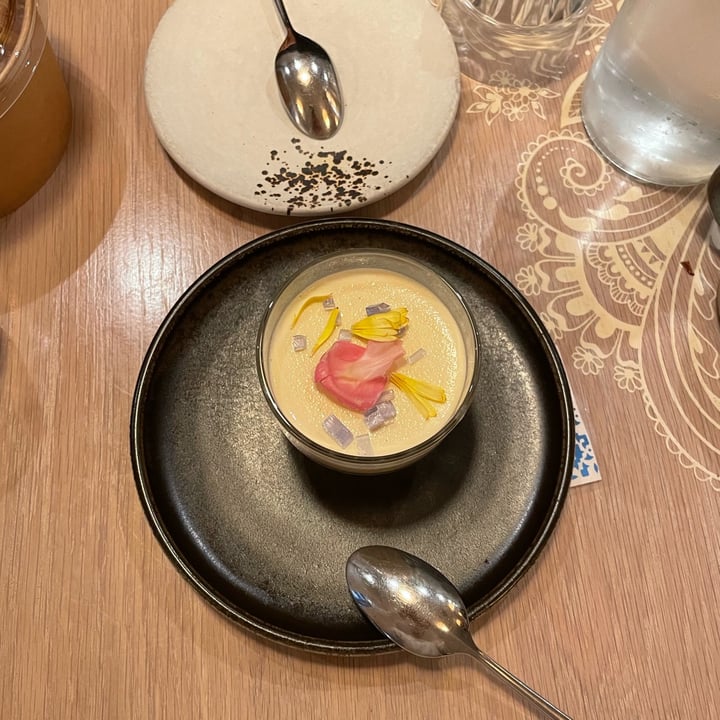 review photo of NightShade YVR London Fog pot au creme shared by @wearedow on 30 Nov 2022 - review