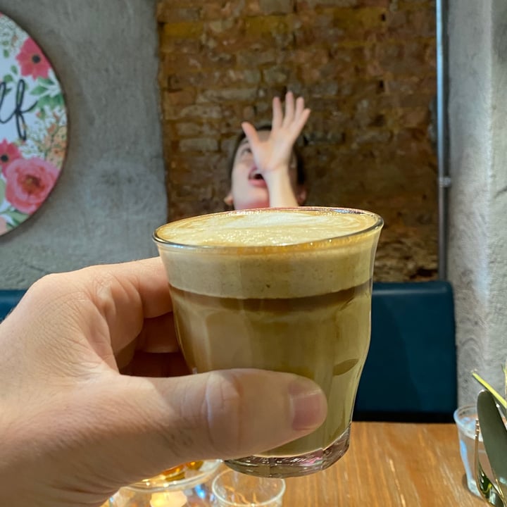 review photo of Genius Central Singapore Soy flat white shared by @aarontorres on 06 Dec 2020 - review