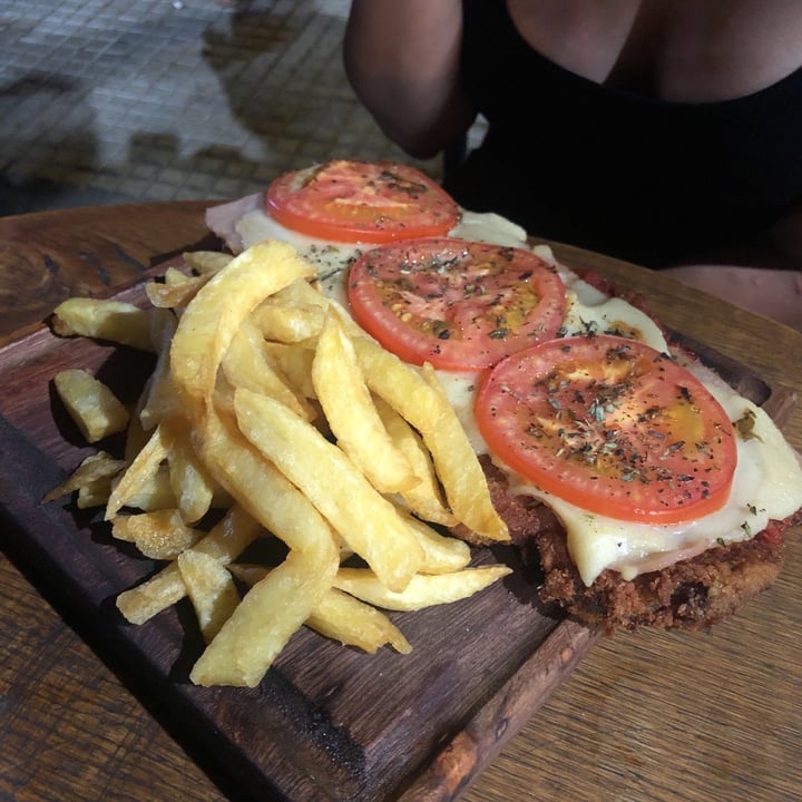 photo of Pola Milanesa Con Jamón, Queso Y Tomate shared by @valenequiza on  18 Dec 2020 - review