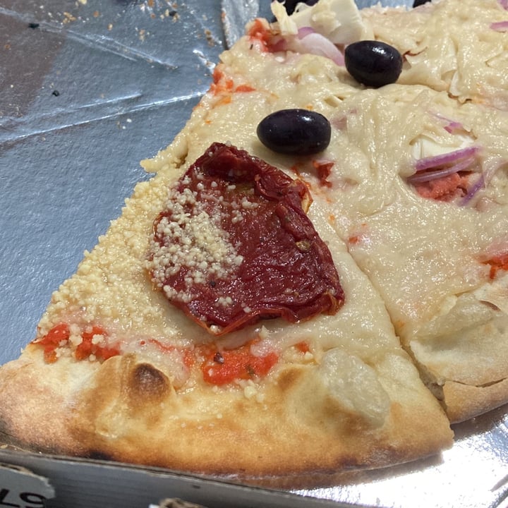 photo of Galpão da Pizza Pizza De Mussarela Com Rúcula E Tomate Seco shared by @danilodam1982 on  17 Jun 2022 - review