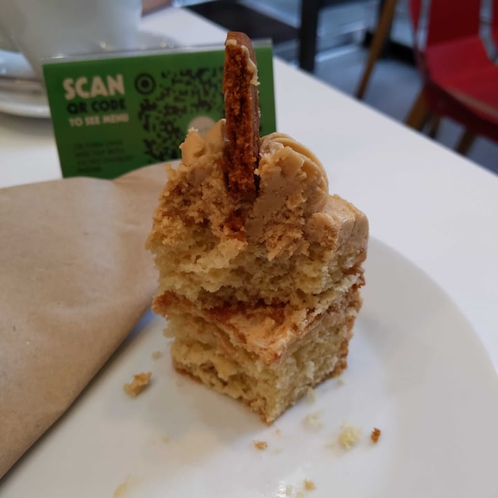 photo of Picnic Biscoff Lotus Cake shared by @katchan on  10 Oct 2021 - review