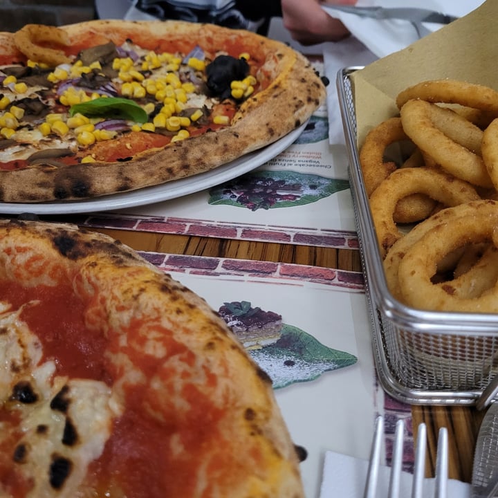 photo of Frankie's Bar Pizzeria Sorrento Vegan Pizzas And Vegan Cheesecakes. shared by @marghegreen on  16 Mar 2022 - review