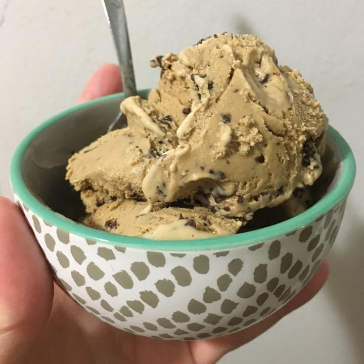 photo of So Delicious Dairy Free Oatmilk Coffee Chip Non Dairy Frozen Dessert shared by @pauldub on  23 Oct 2021 - review