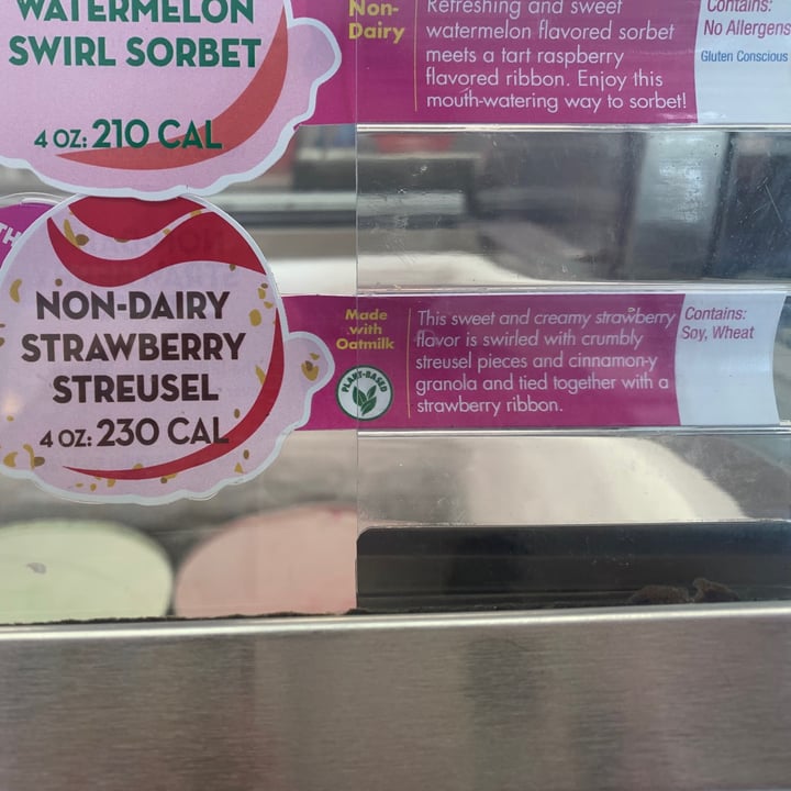 review photo of Baskin Robbins Non-dairy Strawberry Streusel shared by @jupiter on 08 May 2021 - review