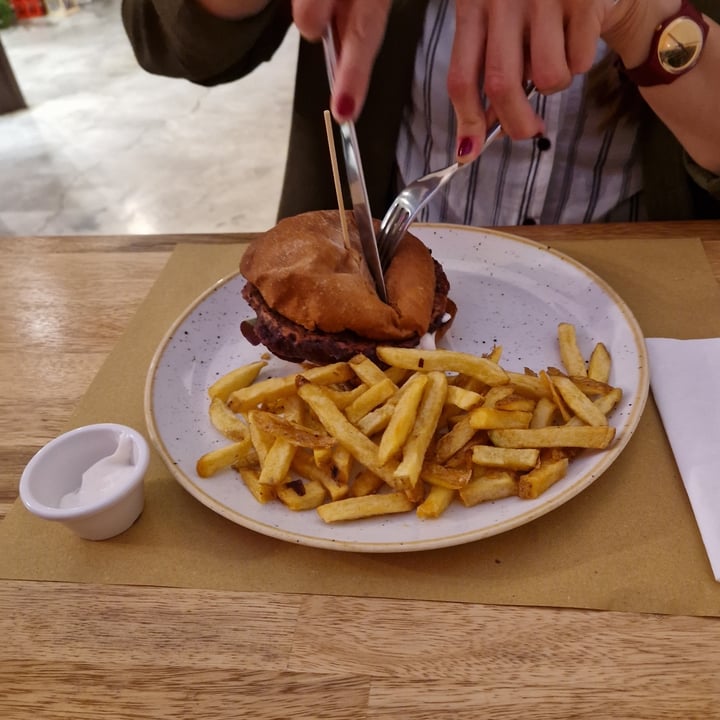 review photo of Parlo. bistrò al 7 Burger vegano con Patatine Fritte shared by @nzcll on 18 Oct 2022 - review