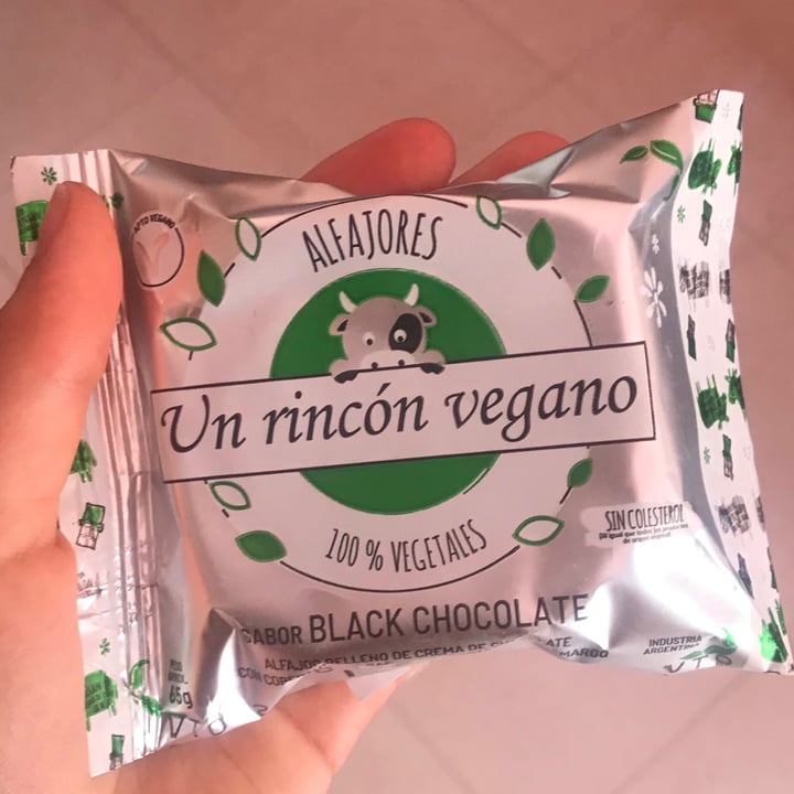 photo of Un Rincón Vegano Alfajor Black Chocolate shared by @candeeev on  18 Dec 2020 - review