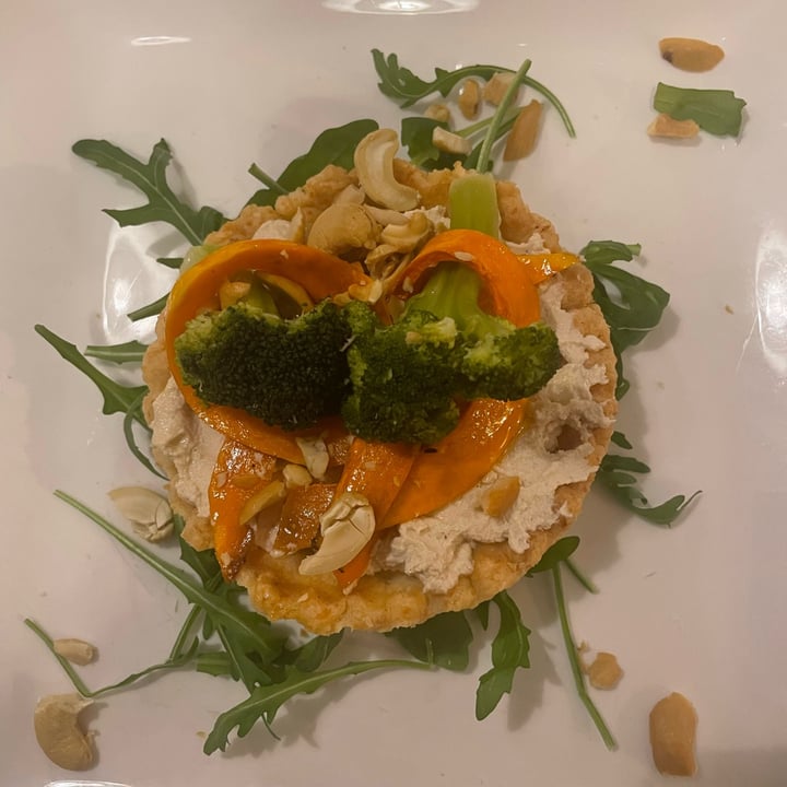 photo of La Mi Mama Crostatina con ricotta di anacardi, zucca marinata e broccoletti ripassati shared by @ammi on  03 Jan 2022 - review