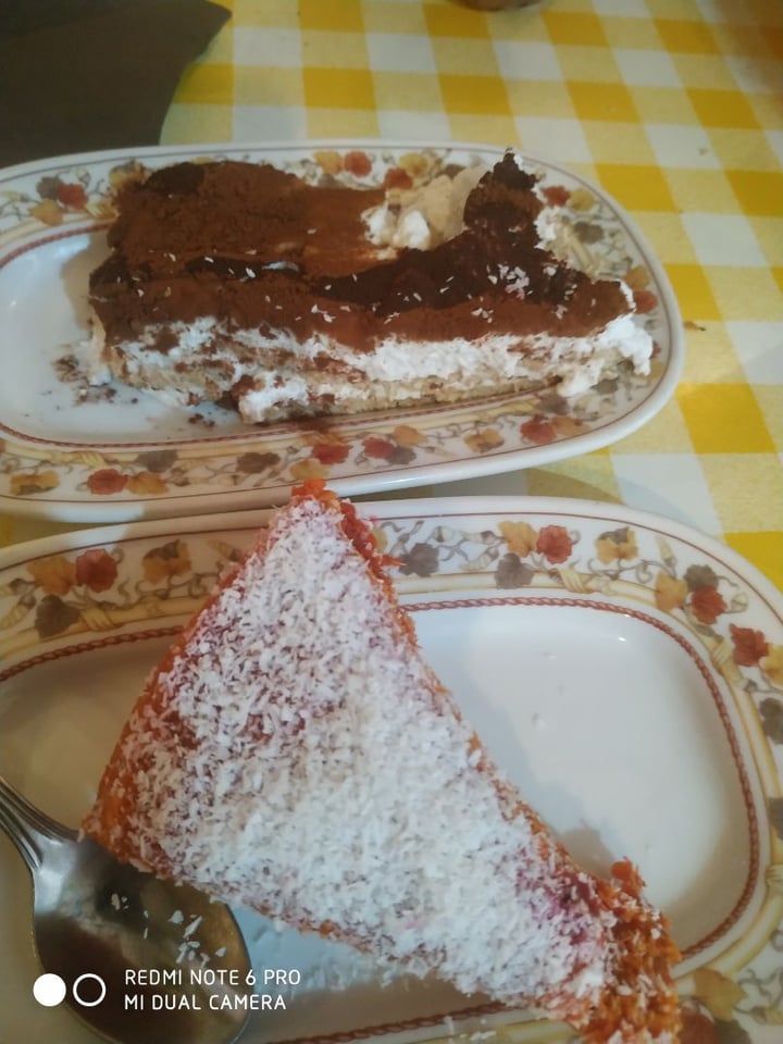 photo of Somos lo que comemos Restaurante vegano Tarta De Zanahoria Y Tiramisú shared by @rosaluna on  03 Dec 2019 - review