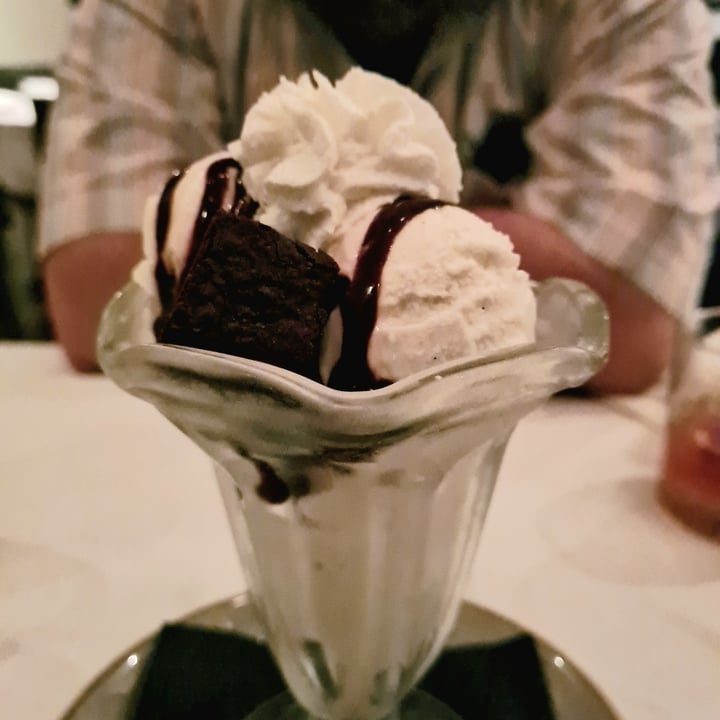 photo of Crossroads Kitchen Brownie Sunday shared by @sofihuasteca on  28 Mar 2022 - review