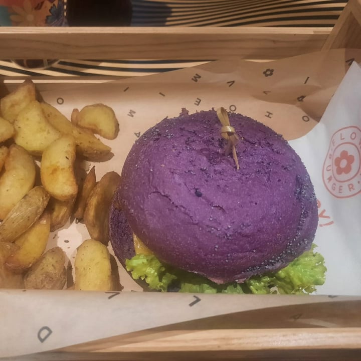 photo of Flower Burger Cheesy Cecio shared by @danivegmmb on  27 Apr 2022 - review