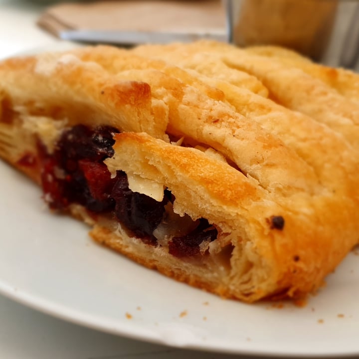 review photo of Vegamo MX Strudel de manzana shared by @bernardini96 on 30 Jun 2022 - review
