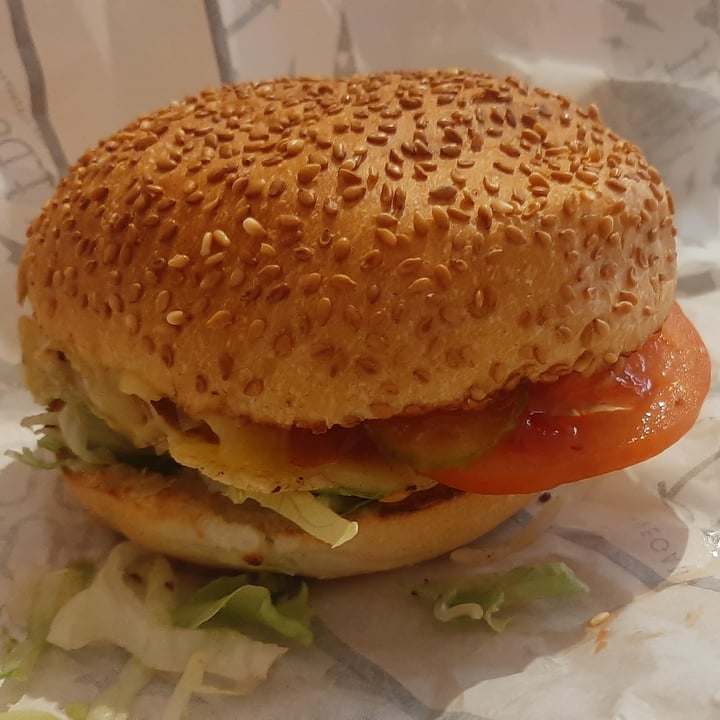 photo of Front Food cheesy burger shared by @sylva-j on  18 Oct 2022 - review