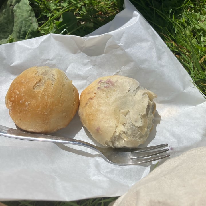 photo of SENSEI COFFEE & SUSHI CAFE Spring Onion Mooncake shared by @annarchy on  10 Jun 2022 - review