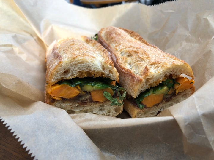 review photo of Le Pain Quotidien Sweet Potato, Black Bean and Avocado Sandwich shared by @aasjai on 07 Apr 2018 - review