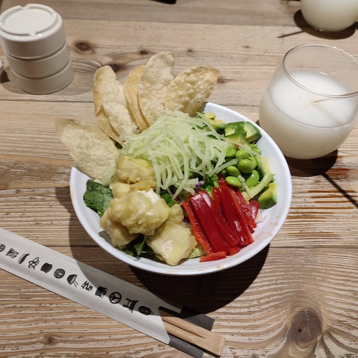 photo of Sushi Roll Buenavista poke bowl veggie shared by @camwannabevegan on  17 Jul 2022 - review