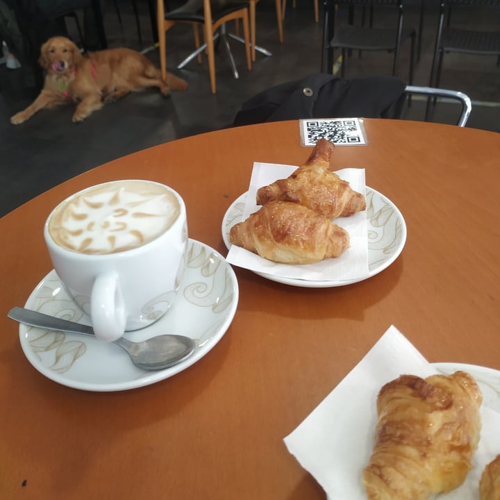 photo of Café-bar O Bo xantar Minicroissant shared by @irmandadeantispecist on  11 Apr 2021 - review