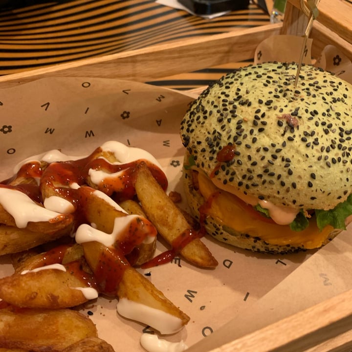 photo of Flower Burger Jungle Burger shared by @vittorido on  01 Mar 2022 - review