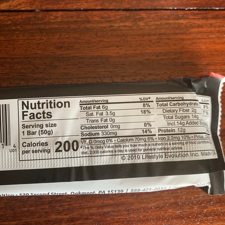 review photo of NuGo Dark Chocolate Pretzel shared by @veronica11 on 18 Mar 2021 - review