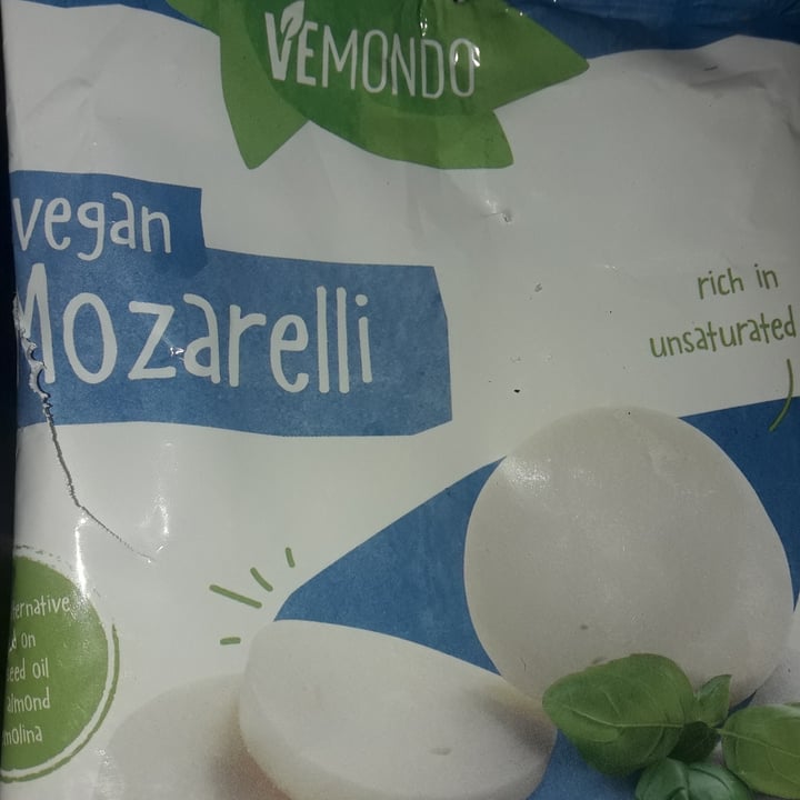photo of Vemondo Vegan Mozarelli shared by @elisa81 on  13 Sep 2022 - review