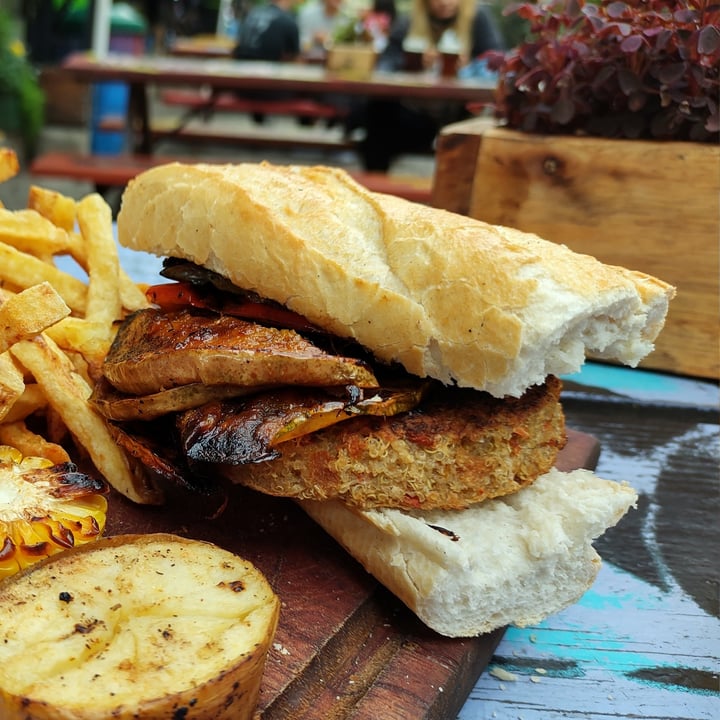 review photo of Patio de los lecheros Hamburguesa De Quinoa shared by @camirocastro on 12 Feb 2021 - review