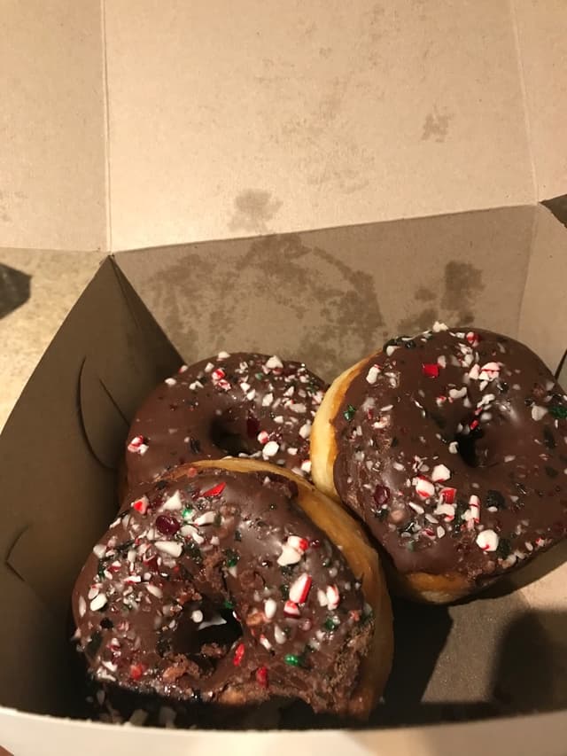 菜肴“Vegan chocolate candy cane sprinkled donut”的照片