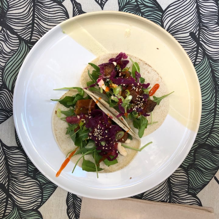photo of OM RESTAURANT VEGETARIÀ & VEGÀ Tacos de tempeh shared by @neil on  22 Oct 2020 - review