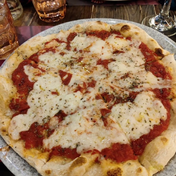 photo of Rifugio Romano Pizza margherita shared by @rorox85 on  30 Mar 2022 - review