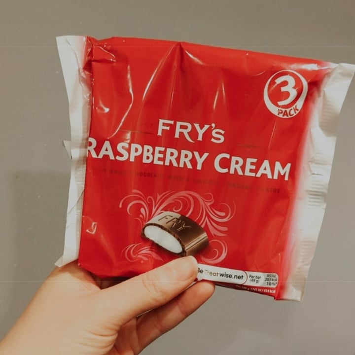 photo of Fry's Chocolate Fry’s Raspberry Cream shared by @magpie on  26 Jan 2021 - review