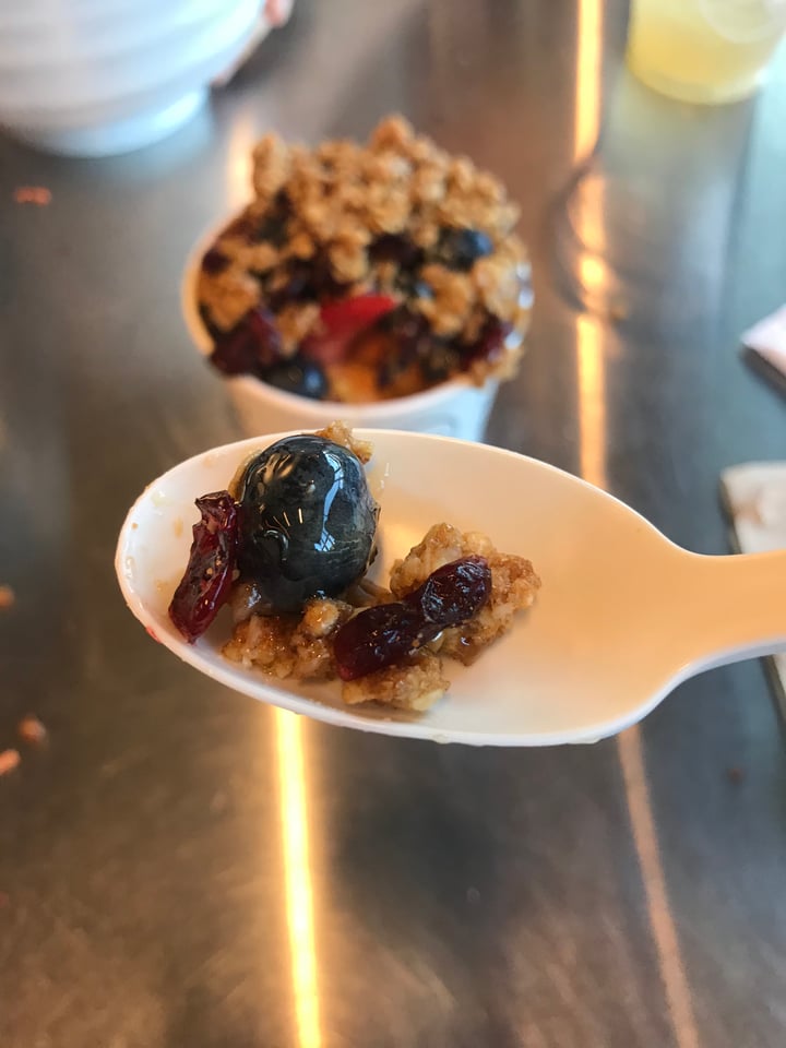 photo of honeygrow Fruit + Granola Honeybar shared by @tetratye on  06 Oct 2018 - review