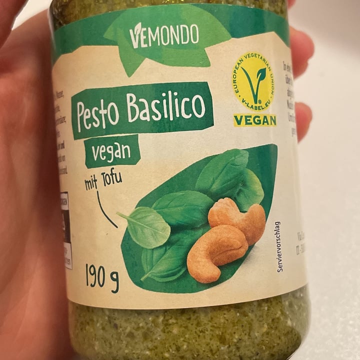 photo of Vemondo Pesto Vegan al Basilico con Tofu shared by @carlottaphilomena on  06 Nov 2021 - review