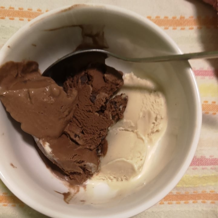 review photo of Kind Kones 4 Scoops Mix Flavours shared by @minarobert on 26 Dec 2021 - review