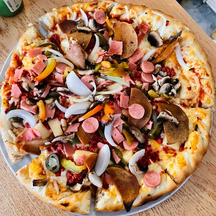 photo of Veggino's Pizza Pizza Meatlesslovers shared by @hugemittons on  16 Jul 2021 - review