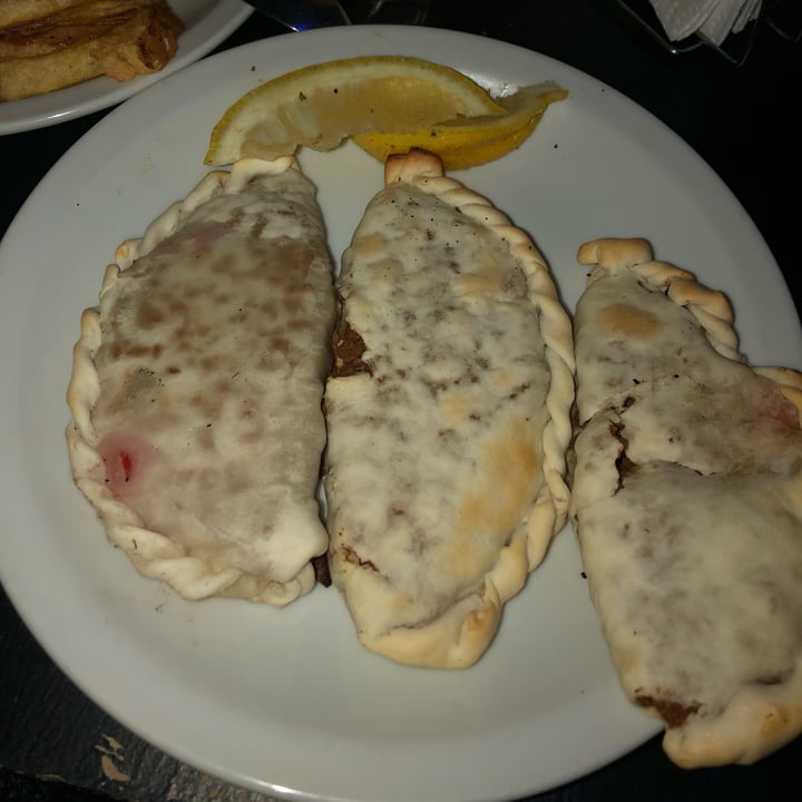 review photo of Molino Rojo Bar Empanadas de soja shared by @candeferreira on 08 Dec 2022 - review