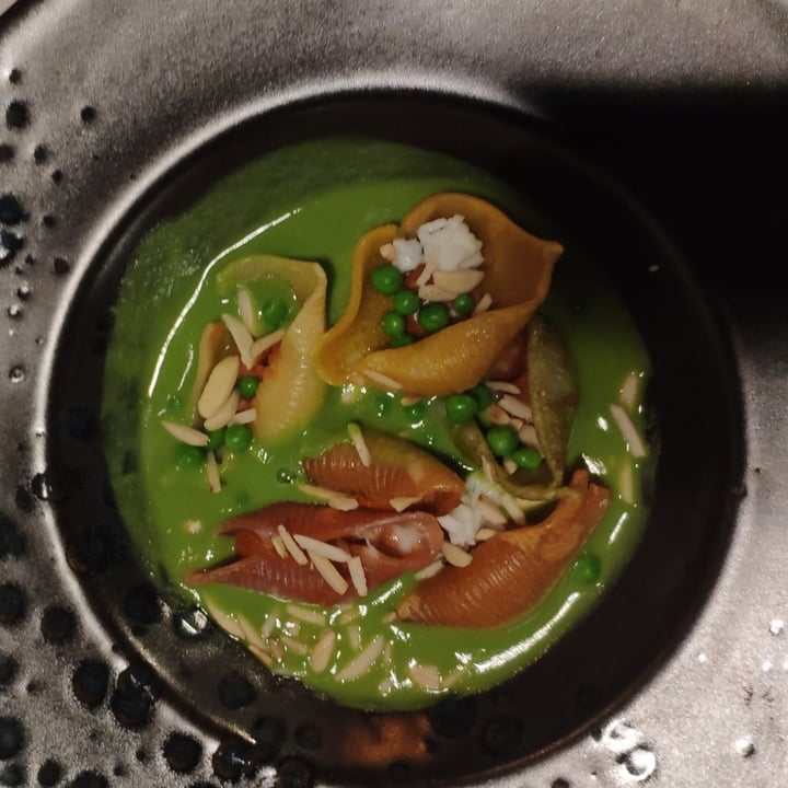 review photo of Romeow Cat Bistrot Conchiglioni con pesto rosso su crema di piselli shared by @frenny on 18 Apr 2022 - review