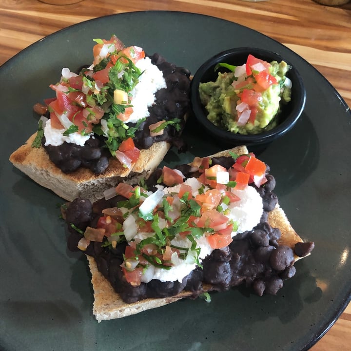 photo of Vegan Planet Molletes shared by @lunapimentel on  21 Nov 2020 - review