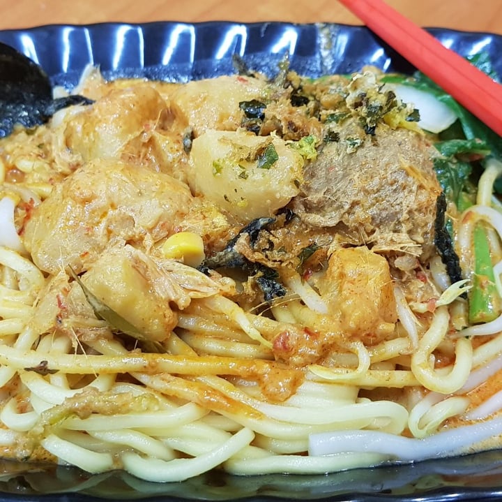 photo of Yi Xin Vegetarian Chicken Curry Noodles shared by @gretchforveg on  19 Aug 2019 - review
