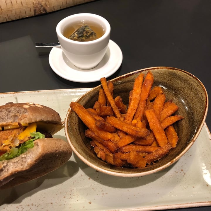 photo of Hans Im Glück German Burgergrill | Singapore VIVO CITY Sweet Potato Fries shared by @hiiamyulin on  12 Apr 2021 - review