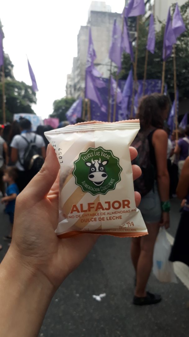 photo of Felices Las Vacas Alfajor Maicena shared by @alisonbrkt on  17 Mar 2020 - review