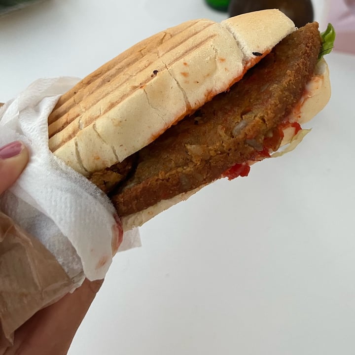 photo of Lido Horcynus Orca - Relaxing Beach Bar (ex Lido Legambiente) Veggie Burger shared by @curlyojam on  26 Jul 2022 - review