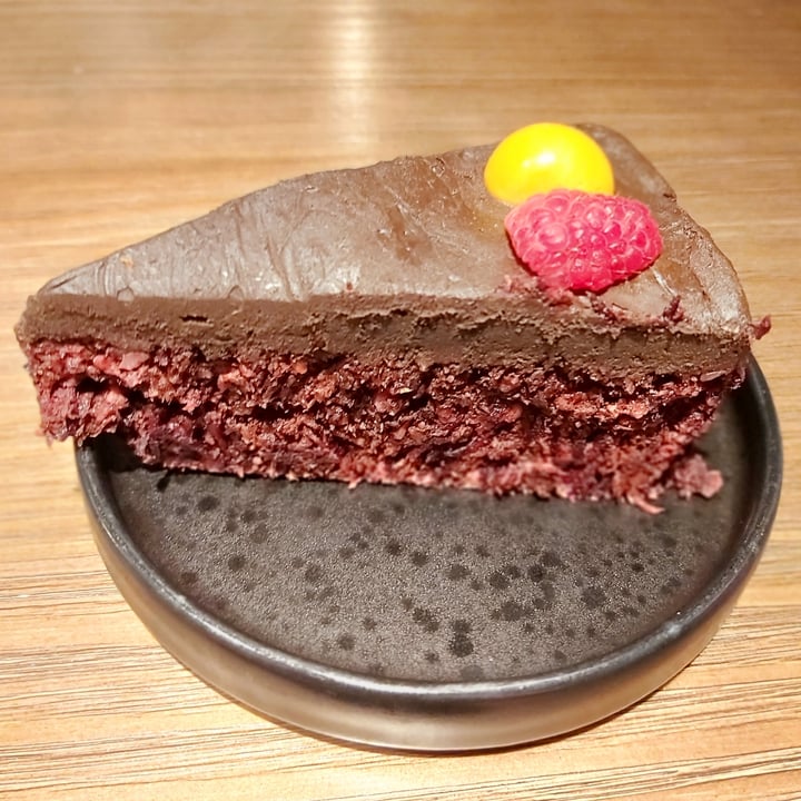 photo of Genius Central Singapore Raw beetroot cake shared by @herbimetal on  02 Aug 2020 - review