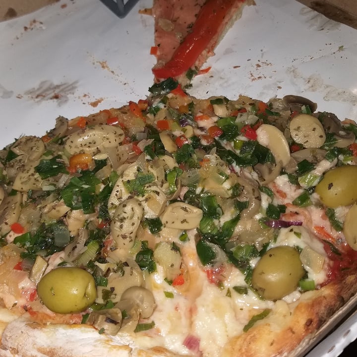 photo of Pizza Who? Empanadas and Pizzas Premium Pizza De Champiñones shared by @maybustos on  26 Aug 2020 - review