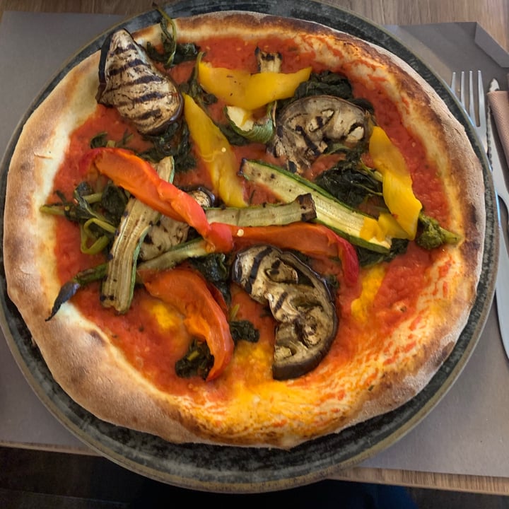 photo of Pizzeria Ristorante 2020 Venti Venti Pizza Con Verdure Grigliate E Friarielli shared by @giobarale on  06 Jul 2021 - review