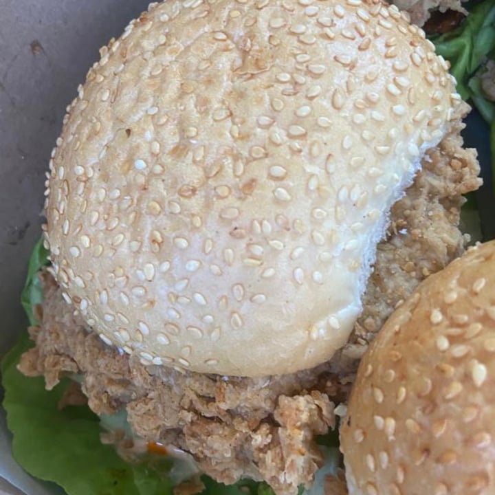 photo of Vegeata Chicken burger shared by @pigsnpaws on  04 Nov 2021 - review