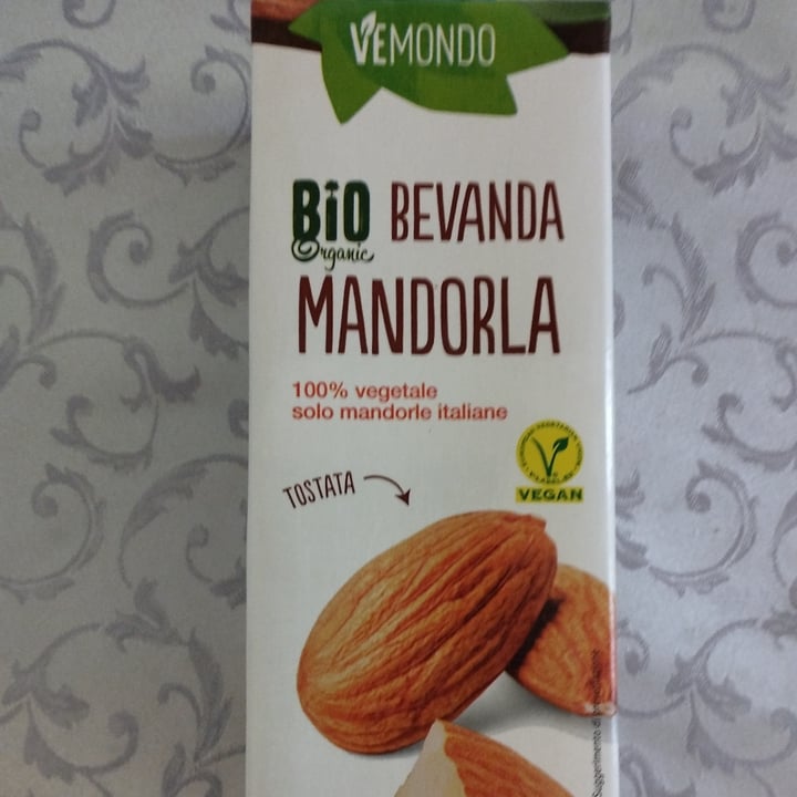 photo of Vemondo  Bevanda alla mandorla shared by @lillieconnolly on  29 Aug 2022 - review